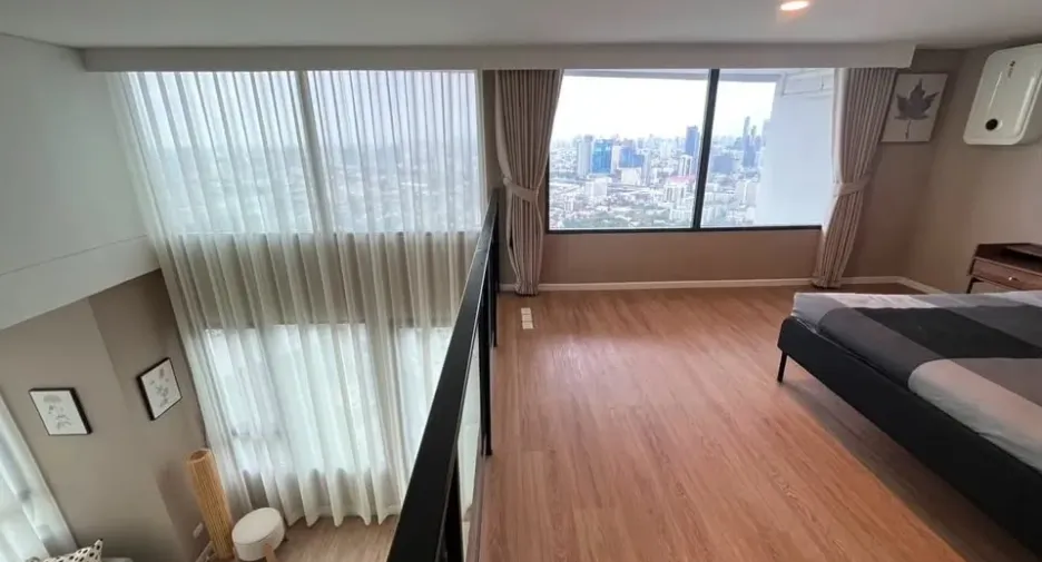 For rent 2 bedrooms condo in Huai Khwang, Bangkok
