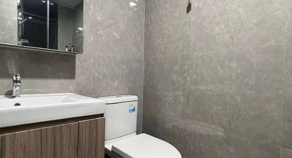 Condo en venta de 2 habitaciones en Huai Khwang, Bangkok