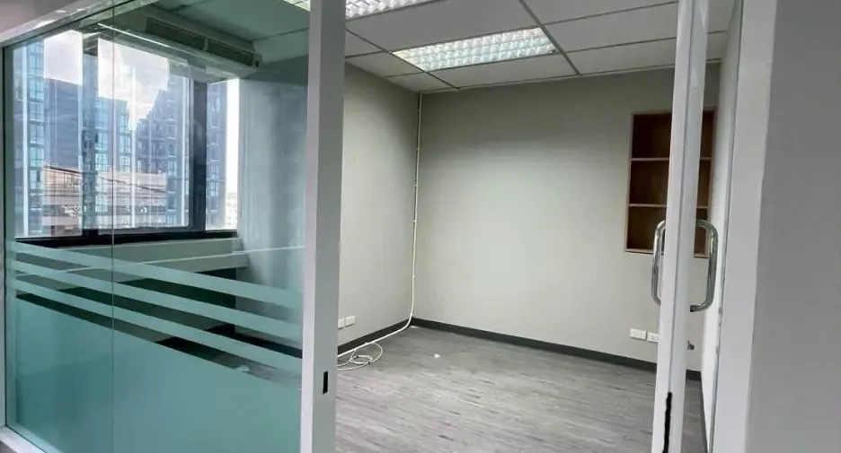 Oficina en alquiler en Huai Khwang, Bangkok