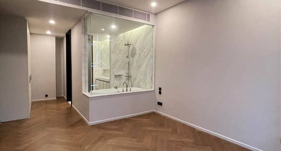 For sale 1 bed condo in Khlong Toei, Bangkok