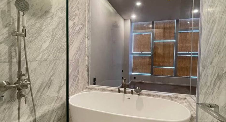 For sale 1 bed condo in Khlong Toei, Bangkok