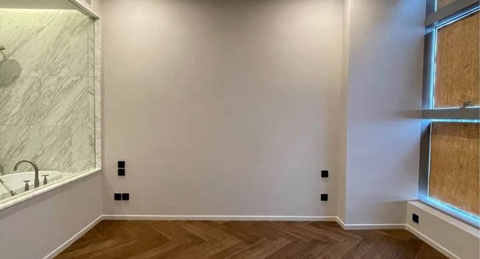For sale 1 bed condo in Khlong Toei, Bangkok