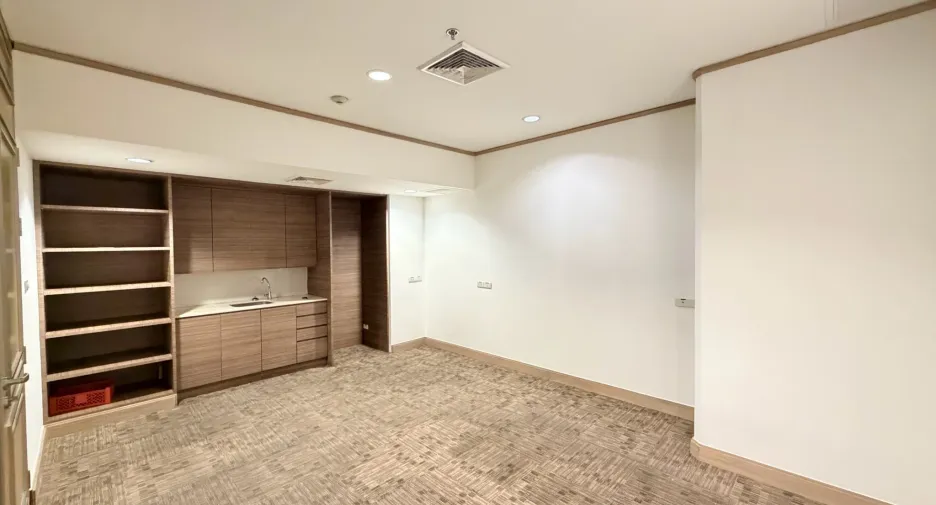 For rent office in Huai Khwang, Bangkok