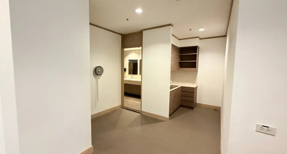 For rent office in Huai Khwang, Bangkok