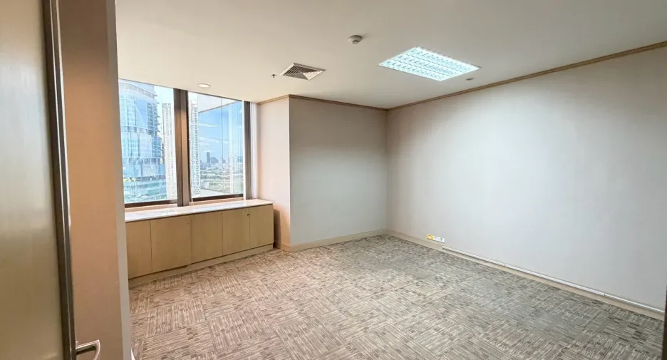 For rent office in Huai Khwang, Bangkok