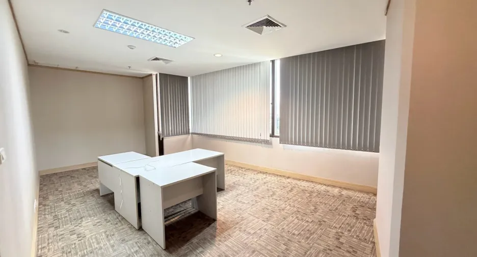 For rent office in Huai Khwang, Bangkok