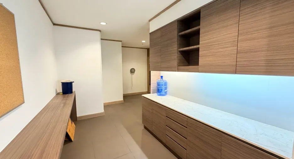 For rent office in Huai Khwang, Bangkok