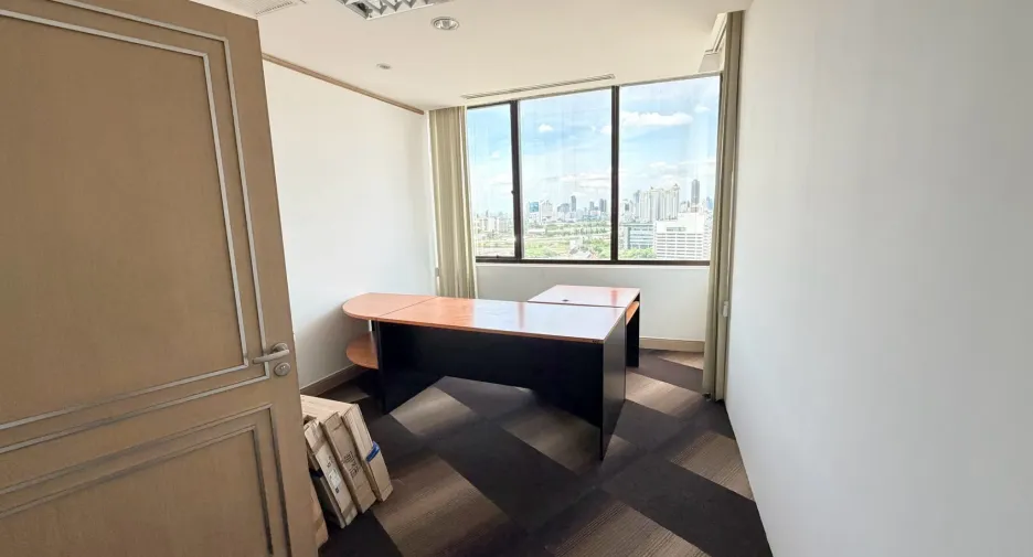 For rent office in Huai Khwang, Bangkok