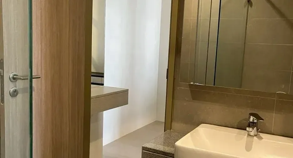For rent 2 bedrooms condo in Pathum Wan, Bangkok