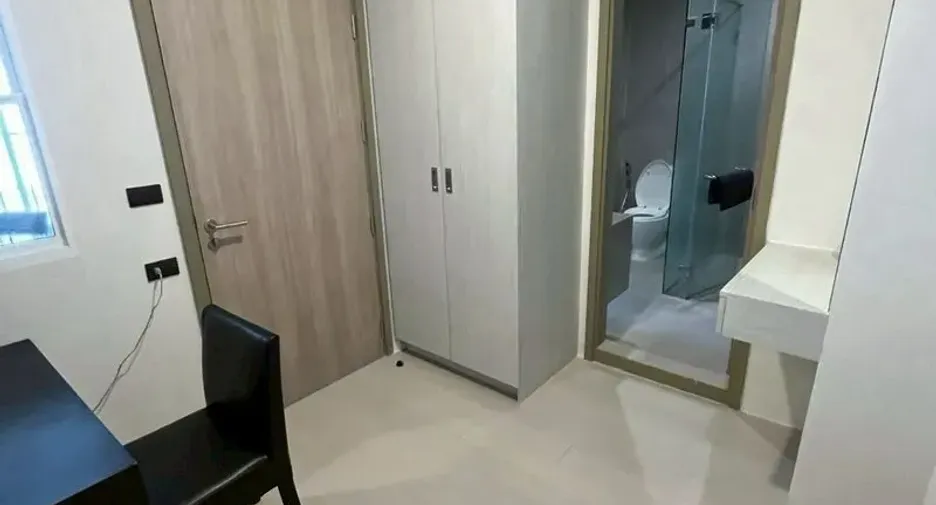 For rent 2 bedrooms condo in Pathum Wan, Bangkok