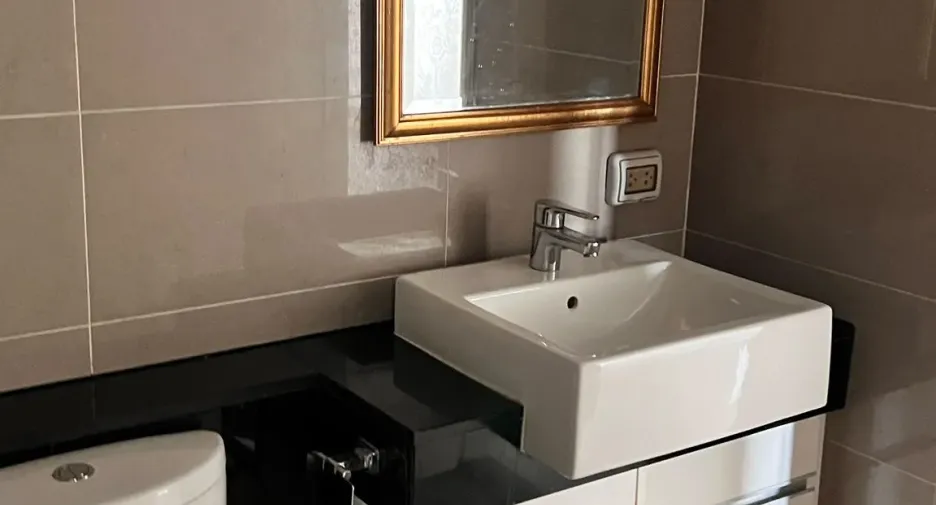 For sale 1 bed condo in Huai Khwang, Bangkok
