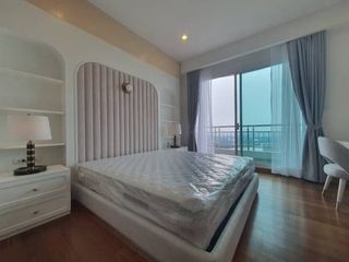 For rent 4 bedrooms condo in Yan Nawa, Bangkok