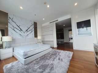 For rent 4 bedrooms condo in Yan Nawa, Bangkok