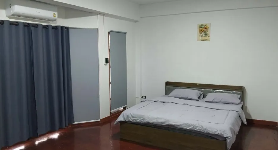 For rent 4 bedrooms townhouse in Mueang Chiang Mai, Chiang Mai