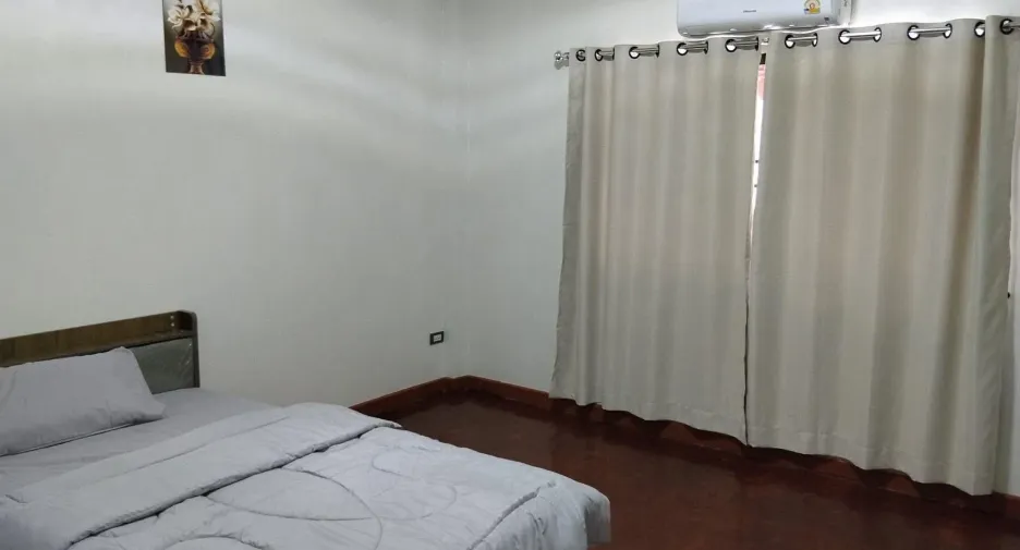 For rent 4 bedrooms townhouse in Mueang Chiang Mai, Chiang Mai