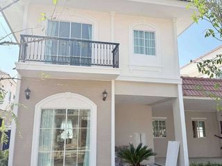À vendre 4 chambres maison de ville à Bang Lamung, Chonburi