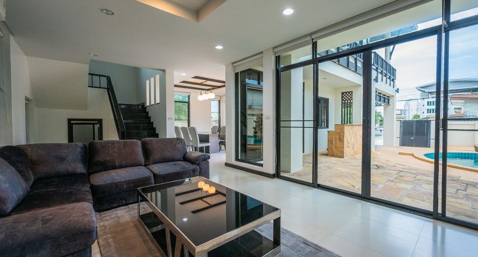 À louer 4 chambres maison à Bang Lamung, Chonburi