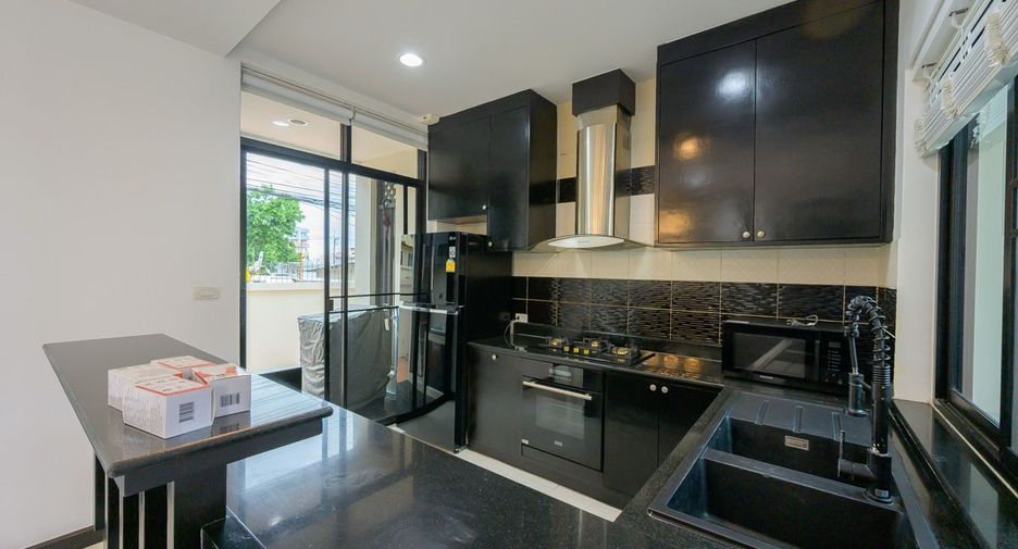 À louer 4 chambres maison à Bang Lamung, Chonburi