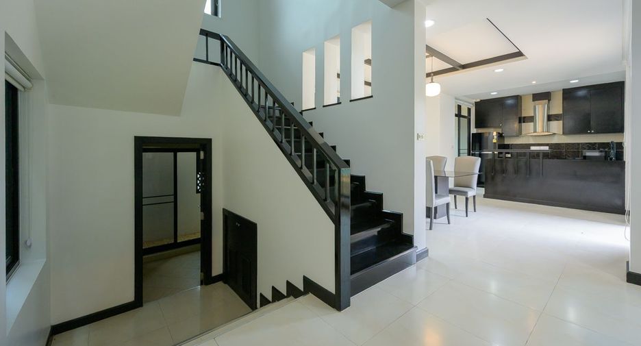 À louer 4 chambres maison à Bang Lamung, Chonburi