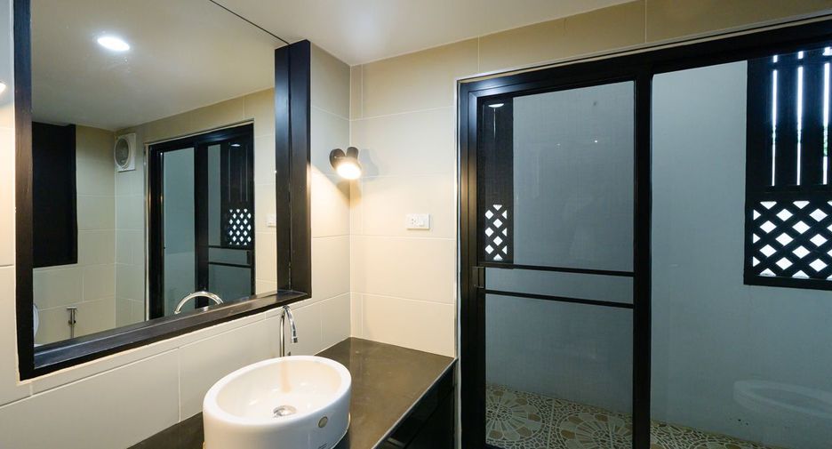 À louer 4 chambres maison à Bang Lamung, Chonburi