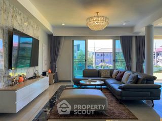 À vendre 5 chambres maison de ville à Bang Lamung, Chonburi