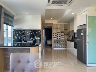 À vendre 5 chambres maison de ville à Bang Lamung, Chonburi