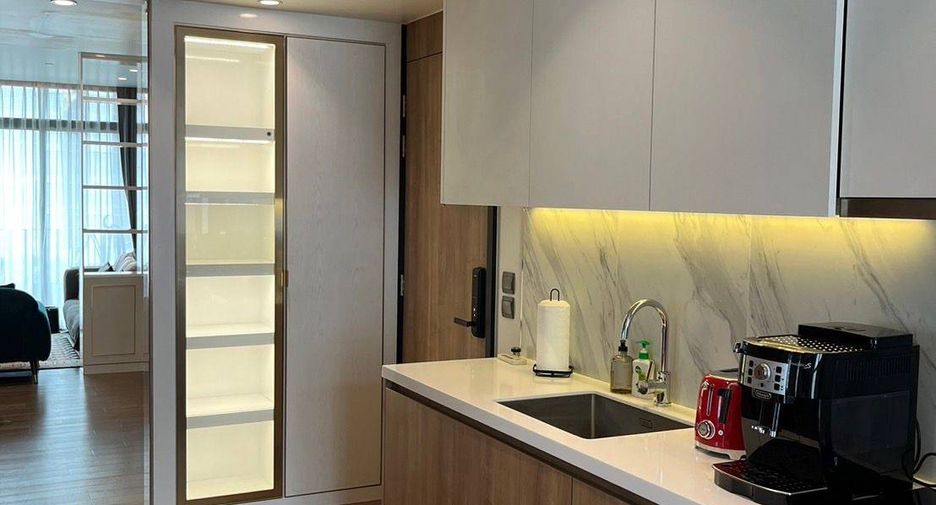 For rent 2 bedrooms condo in Khlong Toei, Bangkok