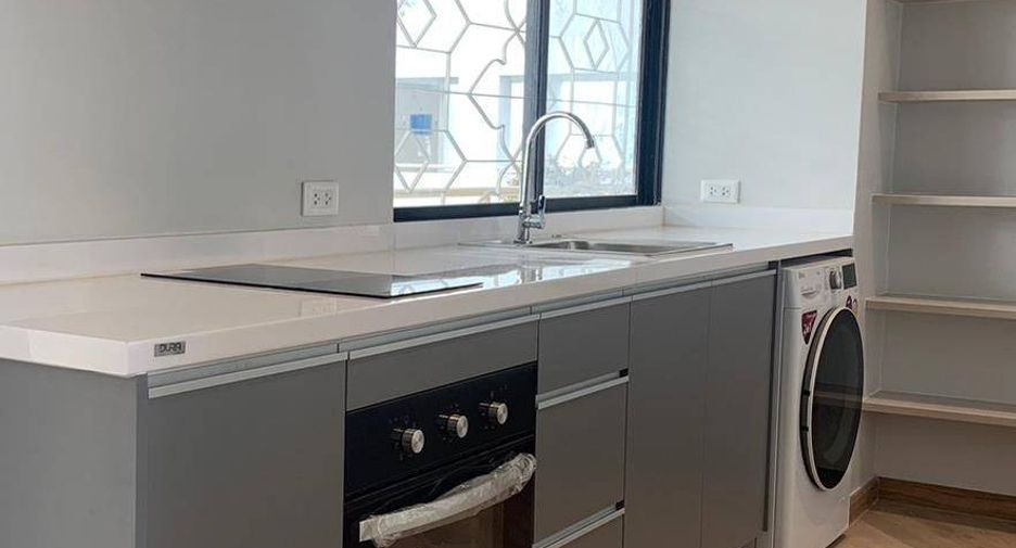 For rent 2 ベッドルーム condo in Phra Khanong, Bangkok