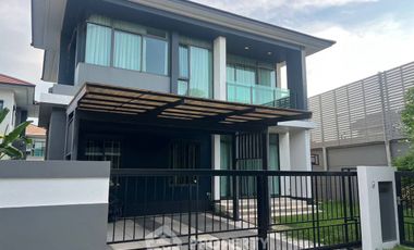 For rent 4 bedrooms house in Bang Kapi, Bangkok