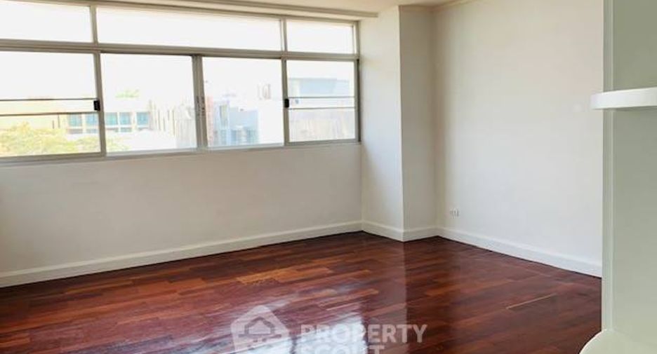 Condo en alquiler de 3 habitaciones en Watthana, Bangkok
