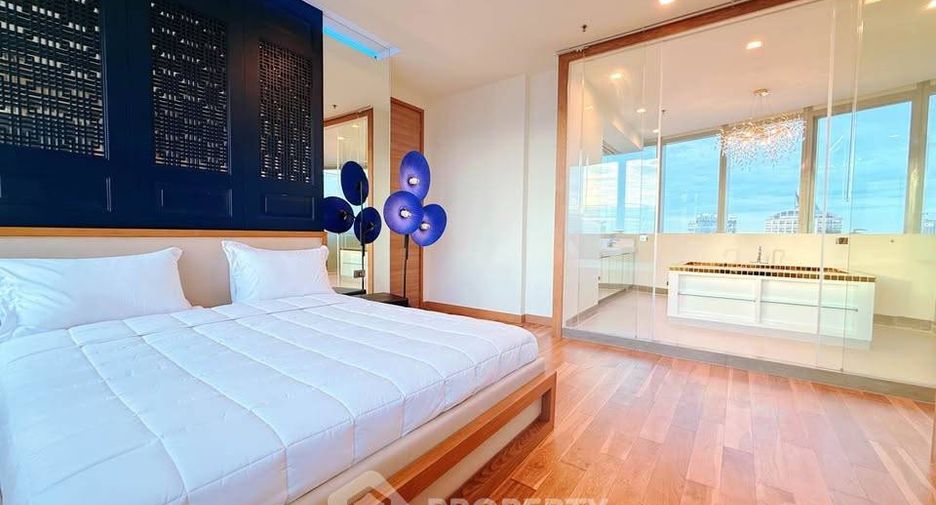For rent 3 bedrooms condo in Khlong Toei, Bangkok