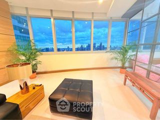 For rent 3 bedrooms condo in Khlong Toei, Bangkok