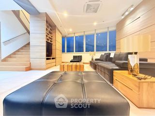 For rent 3 bedrooms condo in Khlong Toei, Bangkok