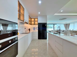 Haus zum Kauf mit 5 Zimmer in Bang Lamung, Chonburi