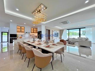 Haus zum Kauf mit 5 Zimmer in Bang Lamung, Chonburi