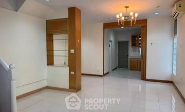 For rent 4 bedrooms house in Yan Nawa, Bangkok