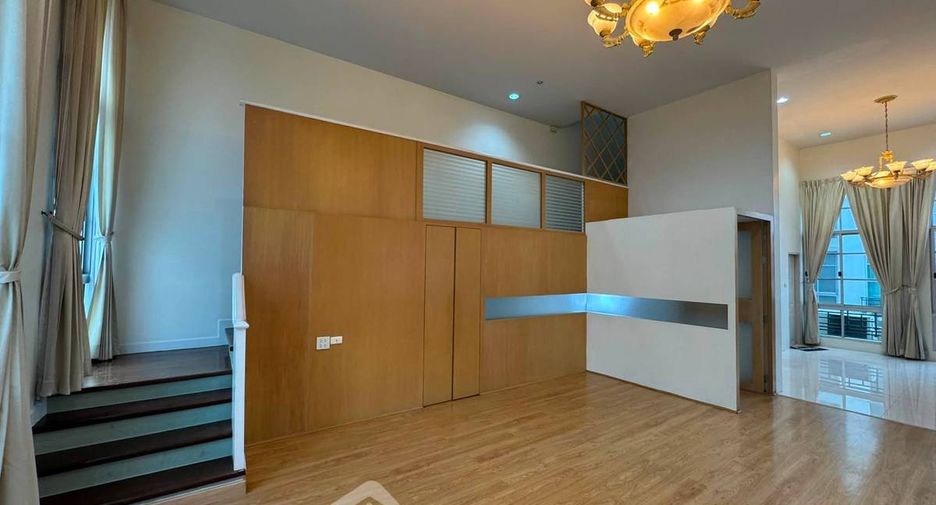 Haus zur Miete mit 4 Zimmer in Yan Nawa, Bangkok