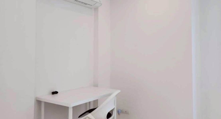 For rent 3 bedrooms townhouse in Suan Luang, Bangkok