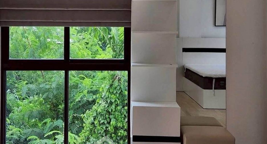 For rent 3 bedrooms townhouse in Suan Luang, Bangkok