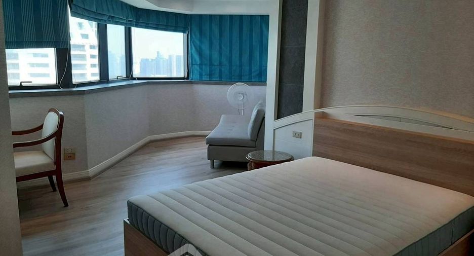 For rent 3 bedrooms condo in Khlong Toei, Bangkok