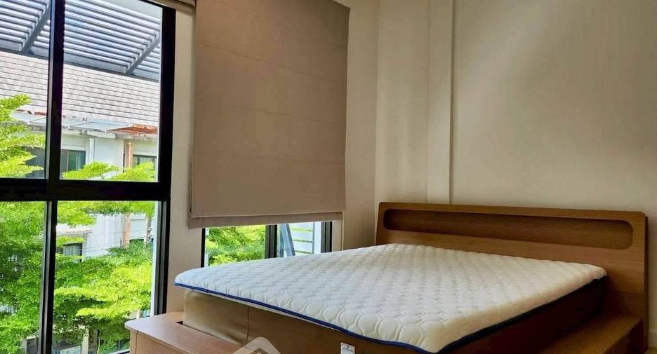 For rent 3 bedrooms townhouse in Suan Luang, Bangkok
