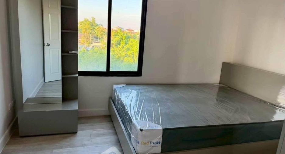 For rent 3 bedrooms townhouse in Suan Luang, Bangkok