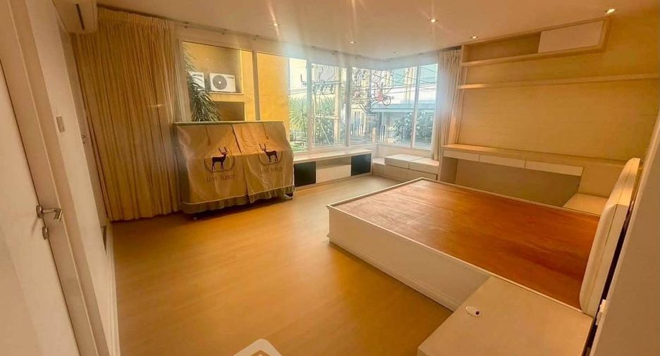 Wohnung zur Miete mit 3 Zimmer in Pathum Wan, Bangkok
