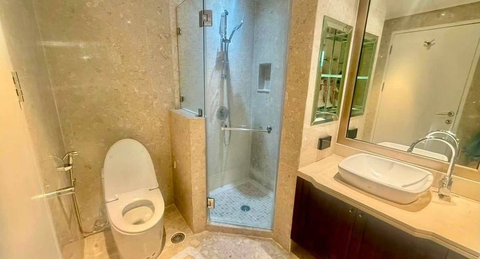 Wohnung zur Miete mit 3 Zimmer in Pathum Wan, Bangkok