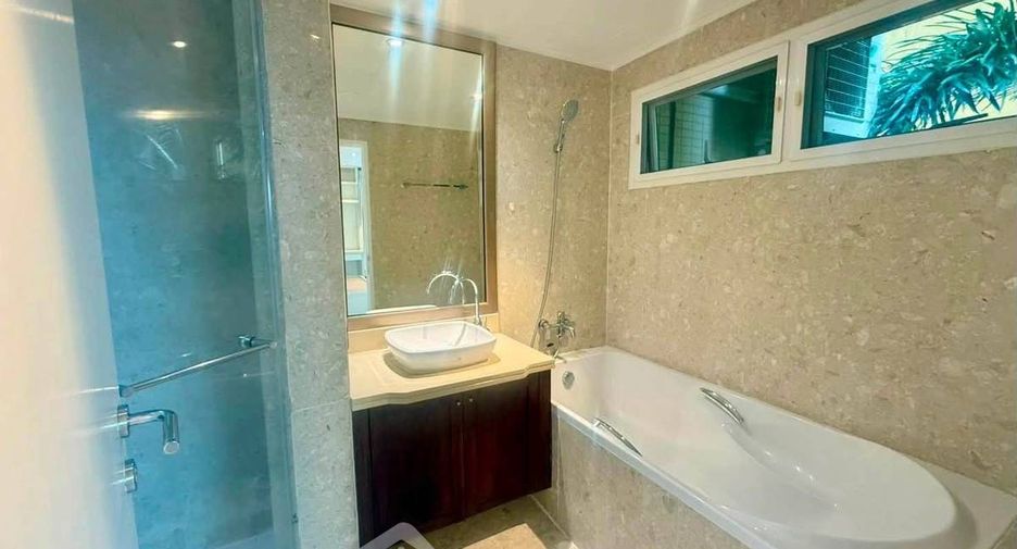Wohnung zur Miete mit 3 Zimmer in Pathum Wan, Bangkok