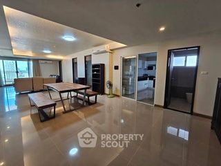 Condo en alquiler de 3 habitaciones en Bang Kho Laem, Bangkok