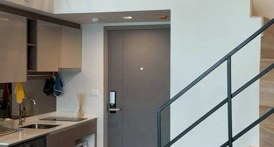 Condo en alquiler de 2 habitaciones en Huai Khwang, Bangkok