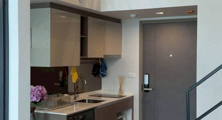 Condo en alquiler de 2 habitaciones en Huai Khwang, Bangkok