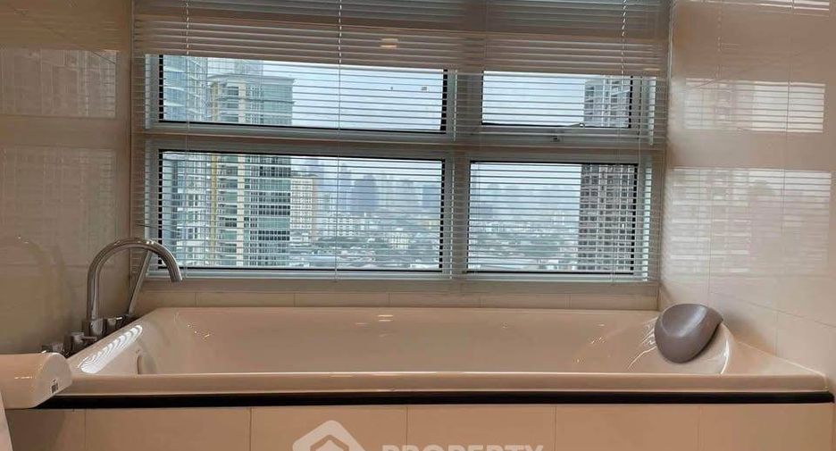 For rent 3 bedrooms condo in Khlong Toei, Bangkok