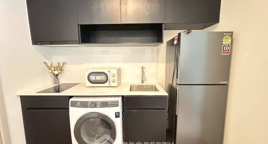 For rent 2 bedrooms condo in Huai Khwang, Bangkok
